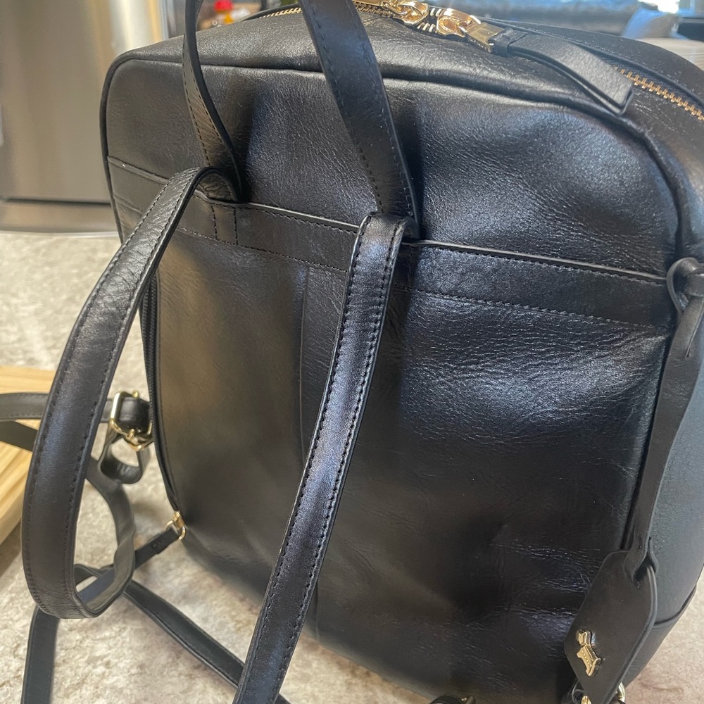☀️❤️☀️ RADLEY LONDON Black Leather Backpack with Gold Accents! - Picture 3 of 14